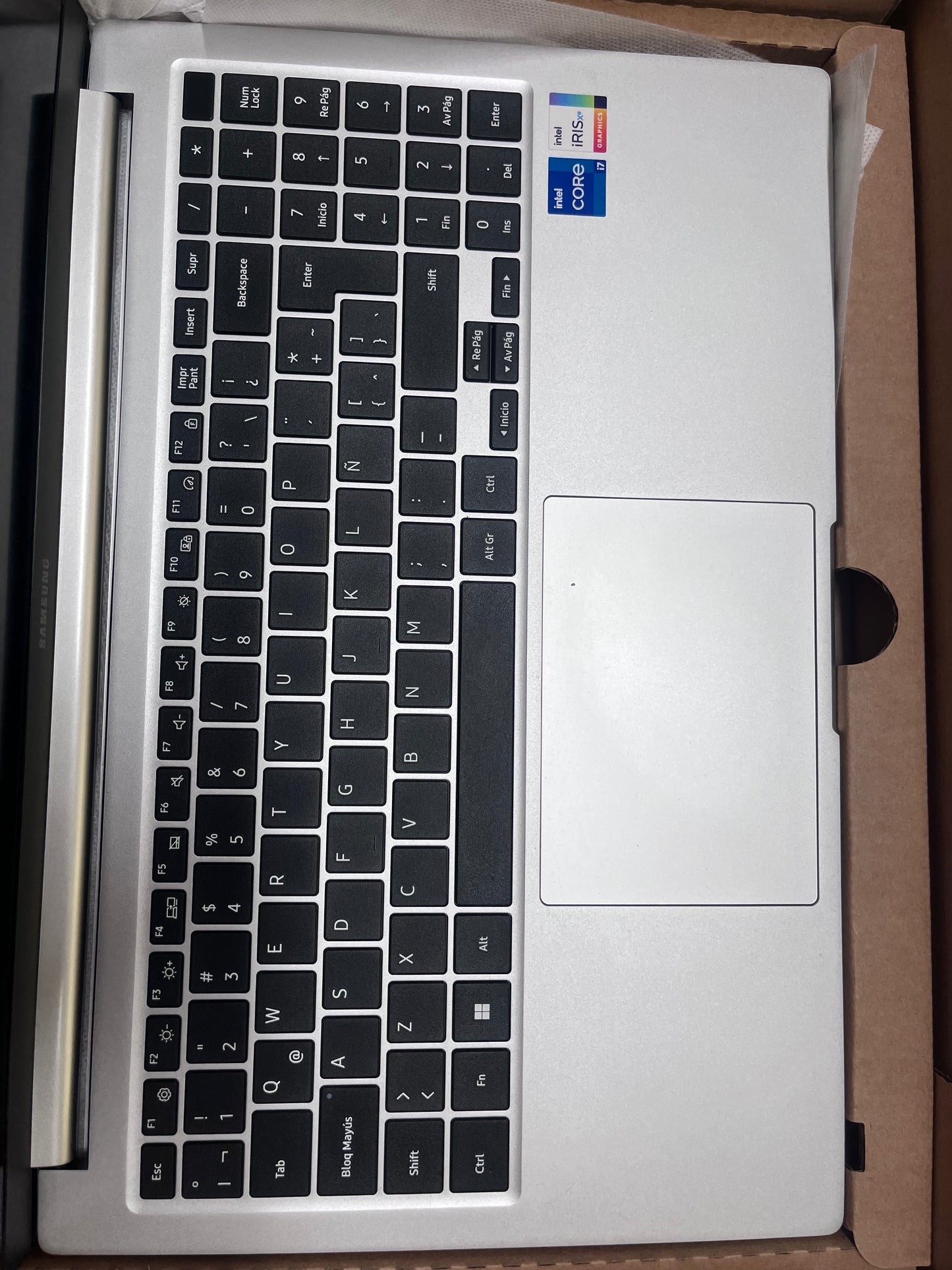 Samsung Galaxy Book3 - i7 16gb