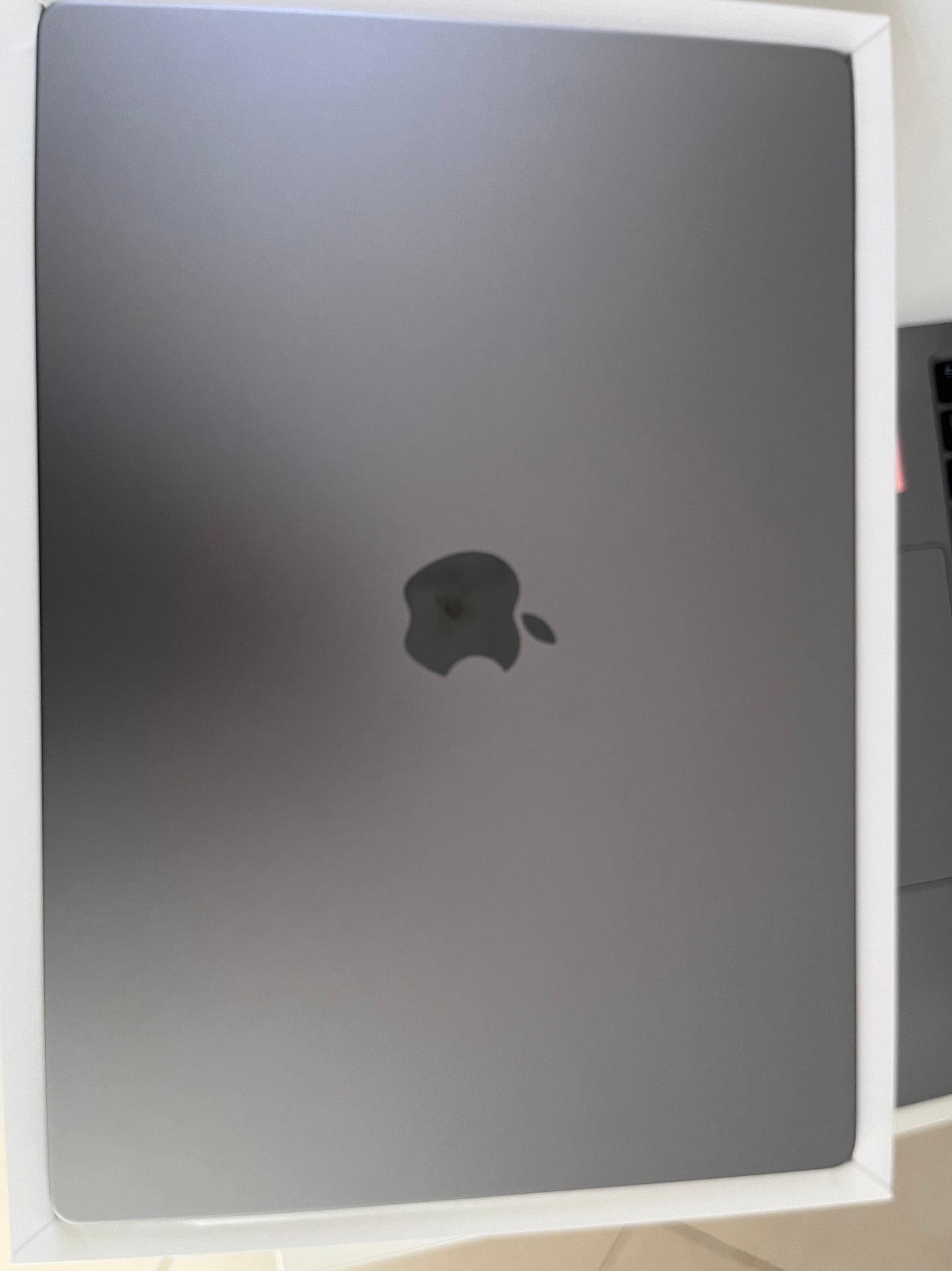 MacBook Pro 16Inch 2022 M1pro 16GB 512GB Ssd